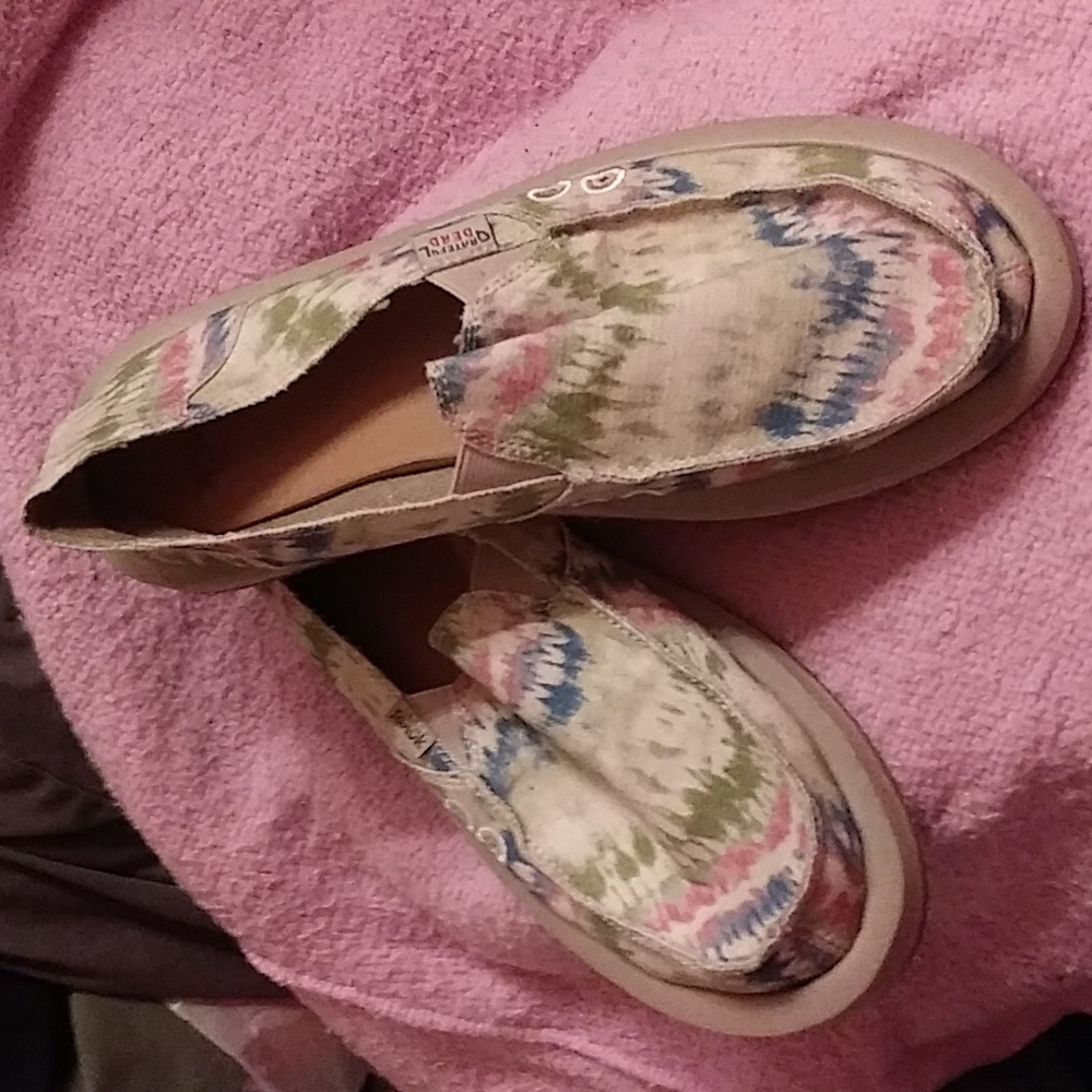 PRICE IS FIRM.Worn once Women's Sanuk Slide Ons. Size 11. Grateful Dead Edition.